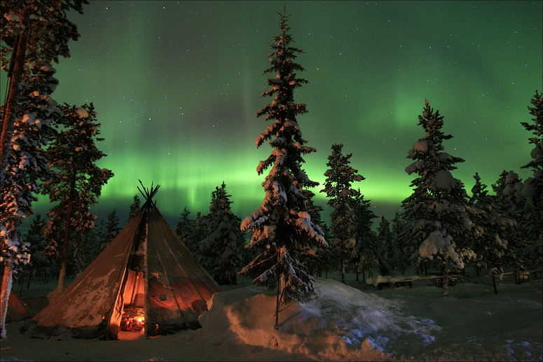 Aurora Borealis poblíž Jukkasjärvi - Laponsko - Švédsko
