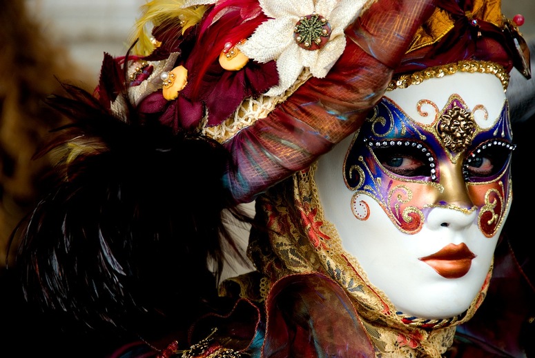 Tradiční benátská karnevalová maska